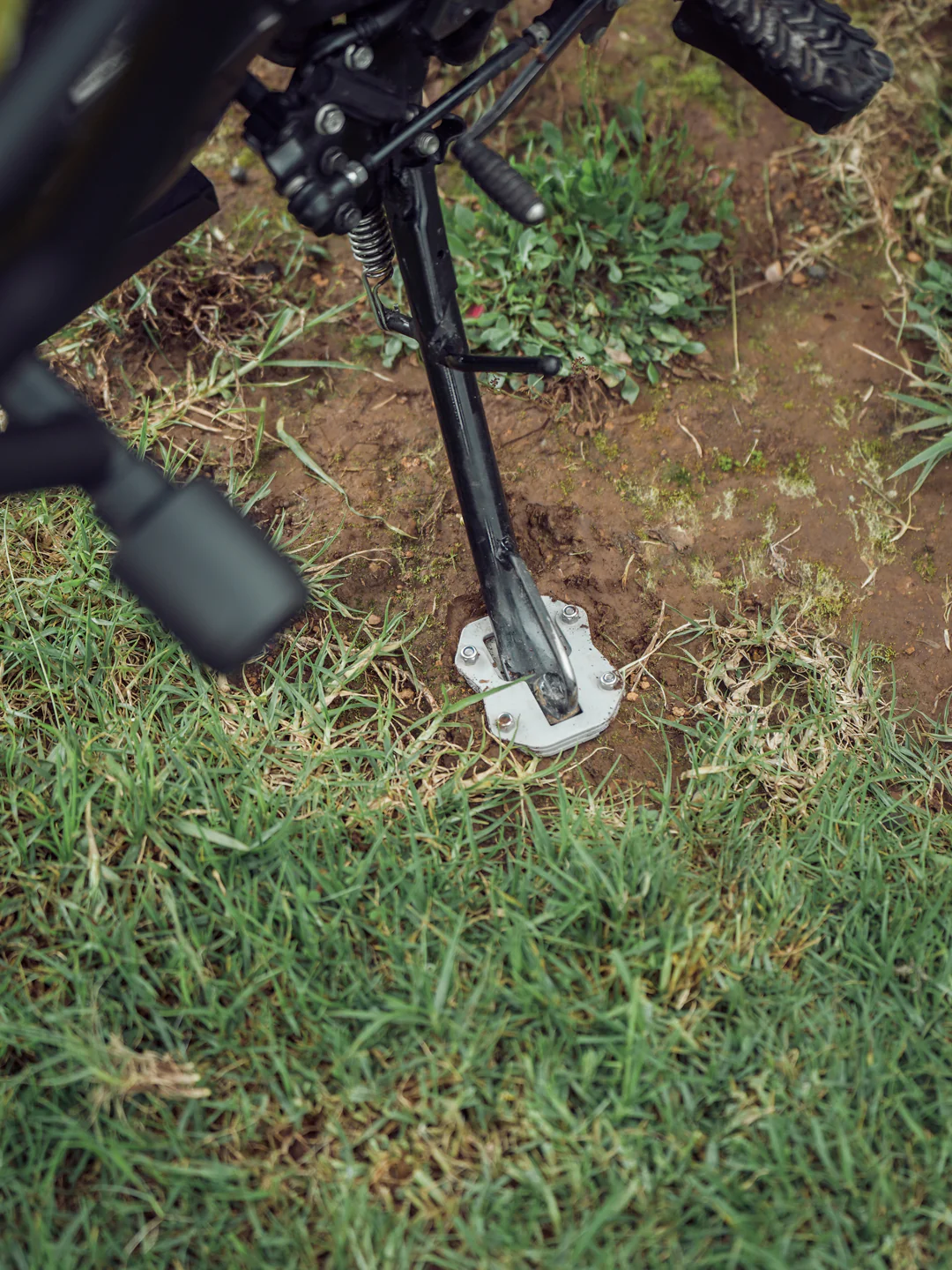 Legundary Brogue Side Stand Base For Suzuki V STROM 250 SX