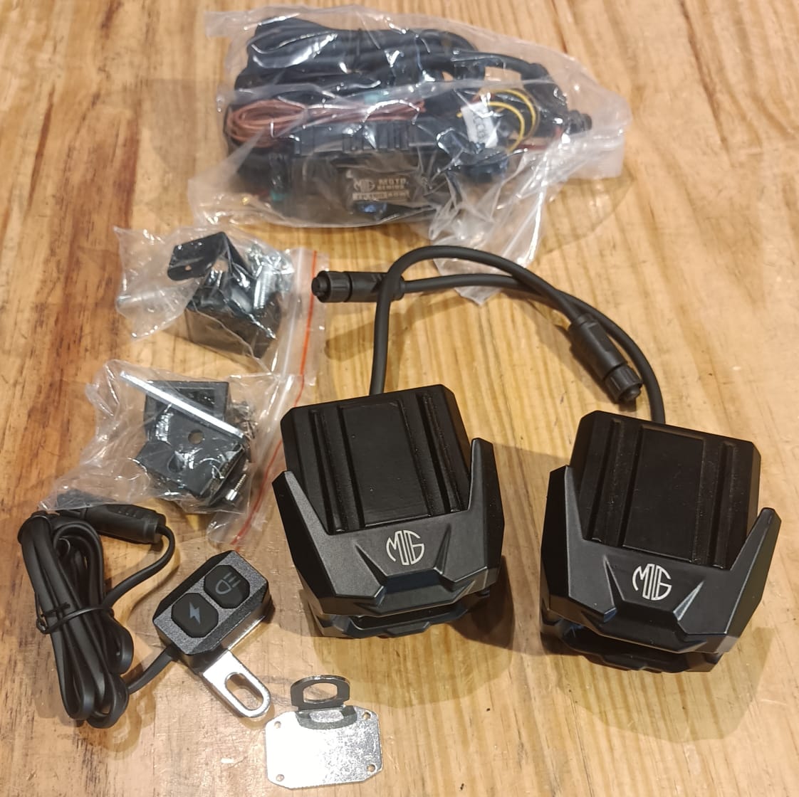 FOG LIGHT TK100 HIGH POWER SOPTLIGHT FOR UNIVERSAL MOTORCYCLE