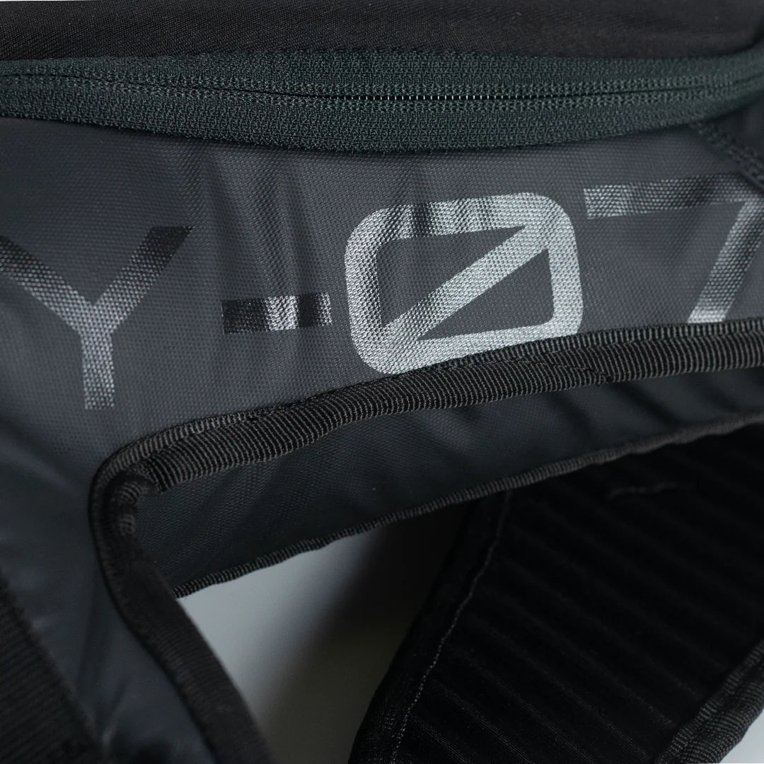 CARBONADO Y-07 ULTIMATE HYDRATION BAG BLACK 7L