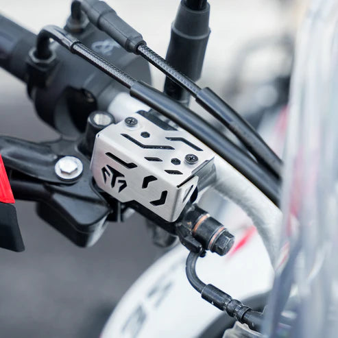 MOTO TORQUE FRONT MASTER CYCLINDER GUARD SILVER FOR XPULSE 210