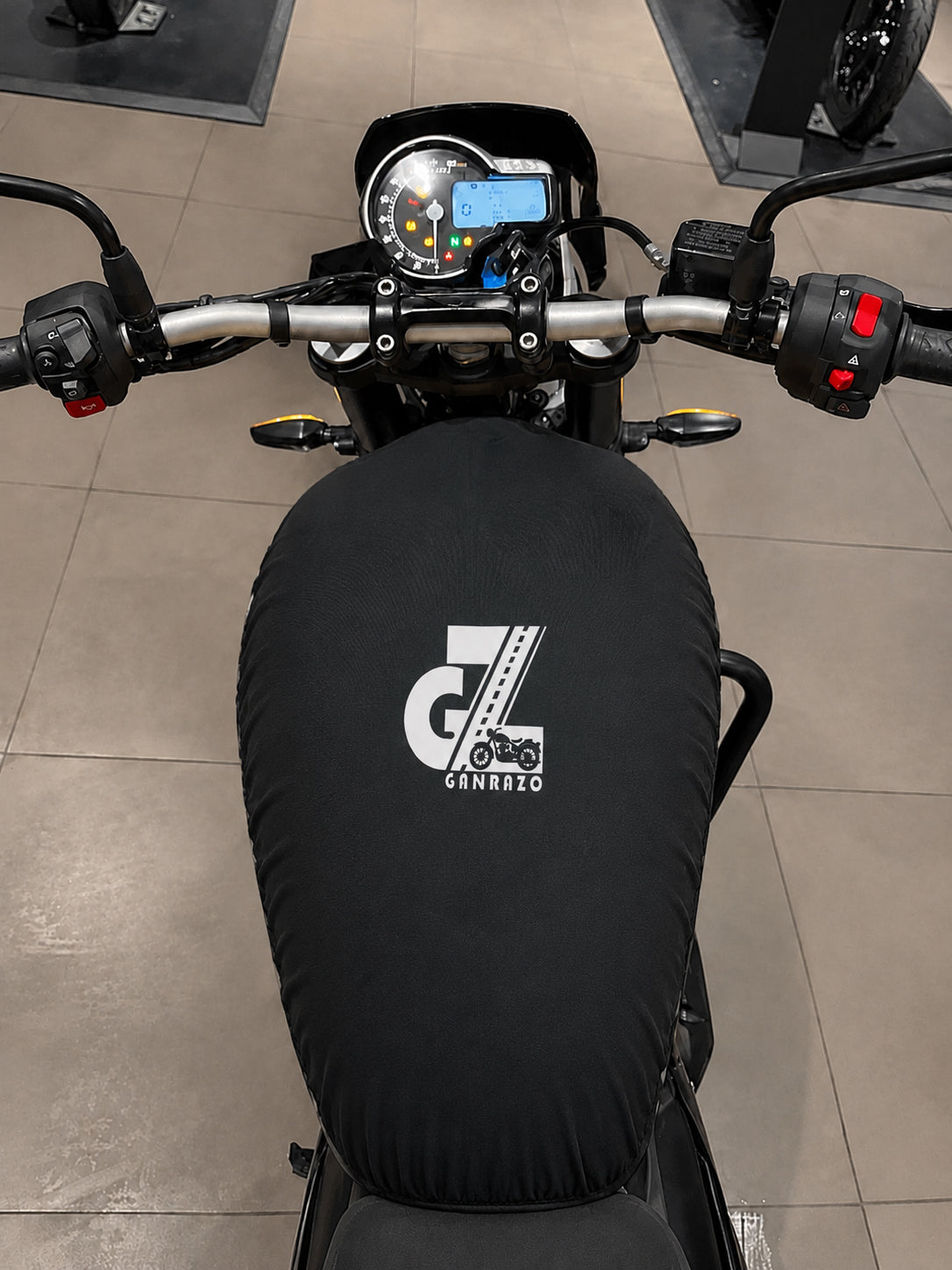 Motorcycle Fuel Tank Cover - Premium Elastic Dustproof & Scratch-Resistant Protector for Triumph Speed 400/400 T4, Scrambler 400 X/XC, Tracker & Thruxton 400 All Models, Black