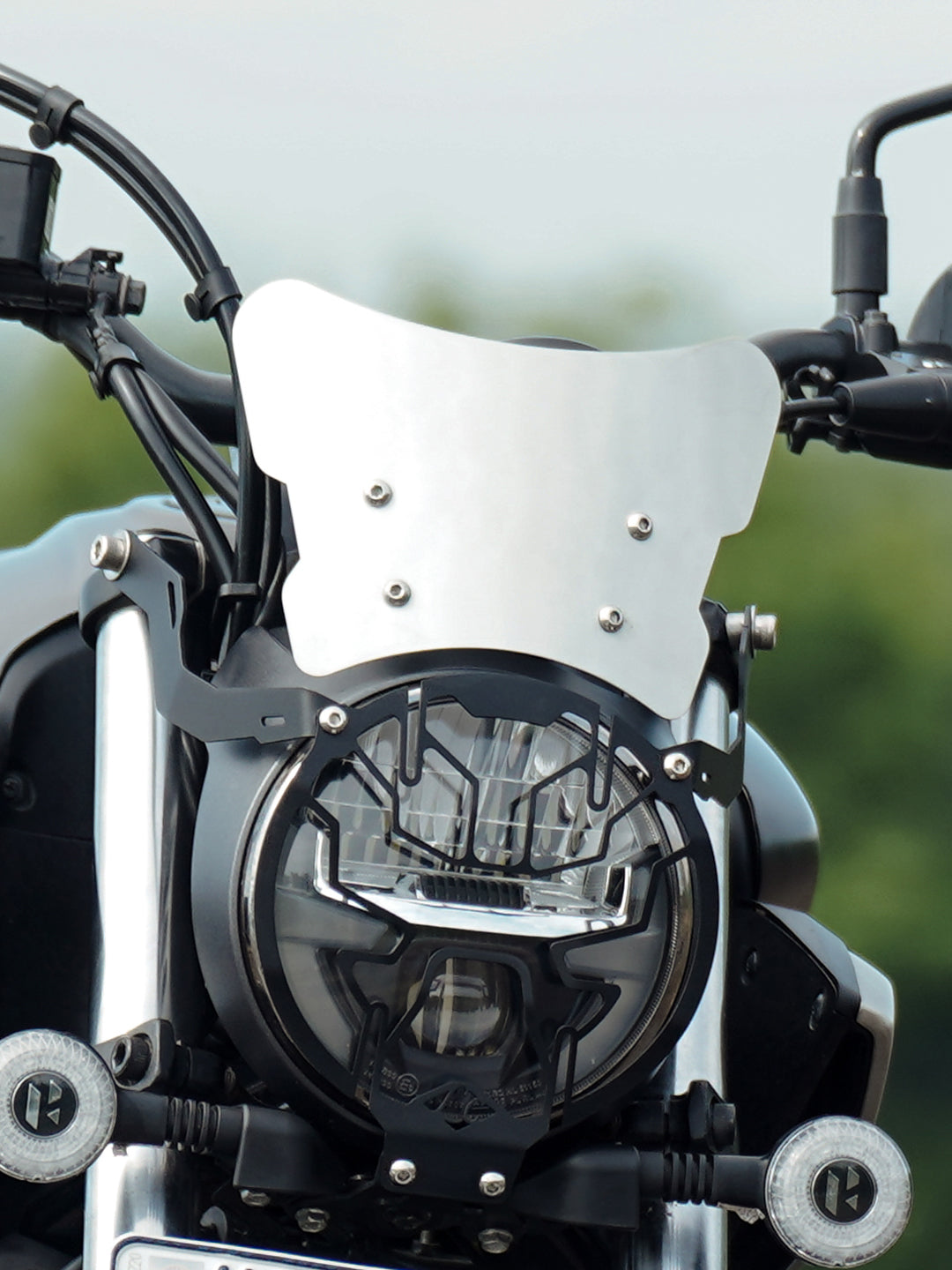 Legundary Zephyr Metal Visor With Number Plate Stay For Hero Mavrick 440