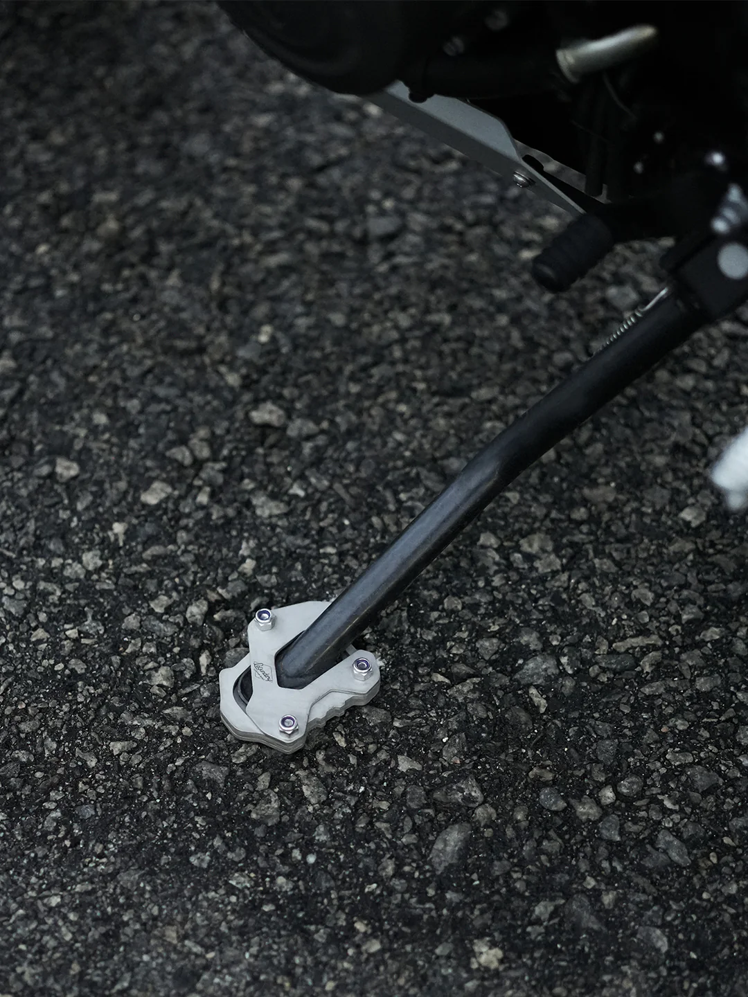 Legundary Brogue Side Stand Base For Triumph Tiger 660