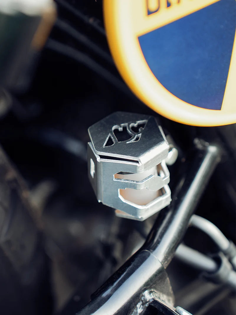 Legundary Royal Enfield Bear 650 Casque Rear Oil Cap