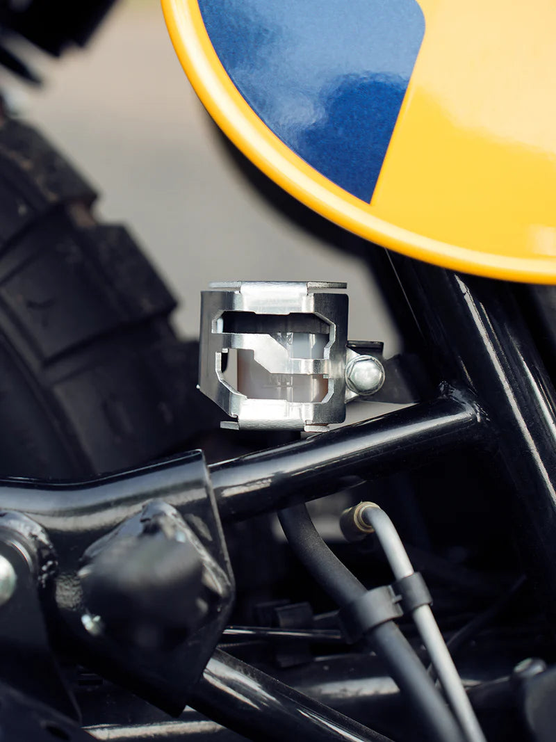 Legundary Royal Enfield Bear 650 Casque Rear Oil Cap