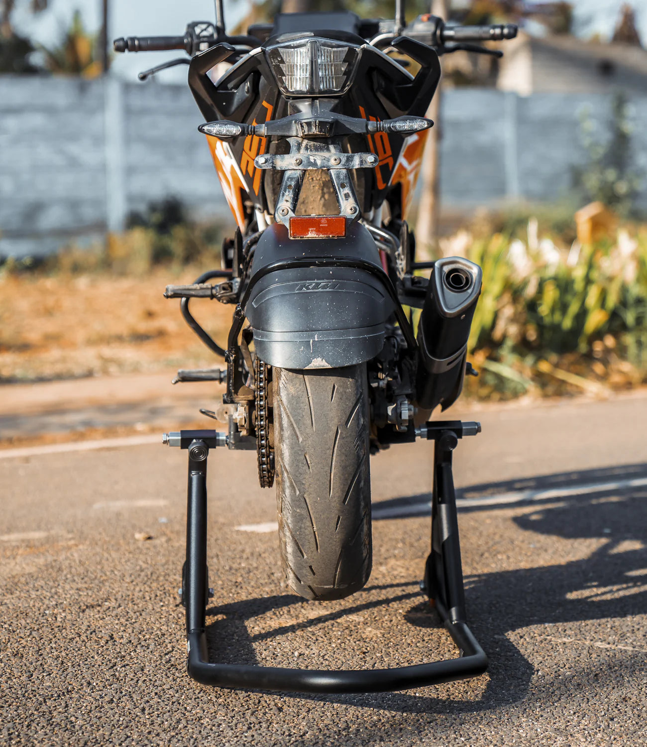 MOTO TORQUE UNIVERSAL PADDOCK STAND BLACK