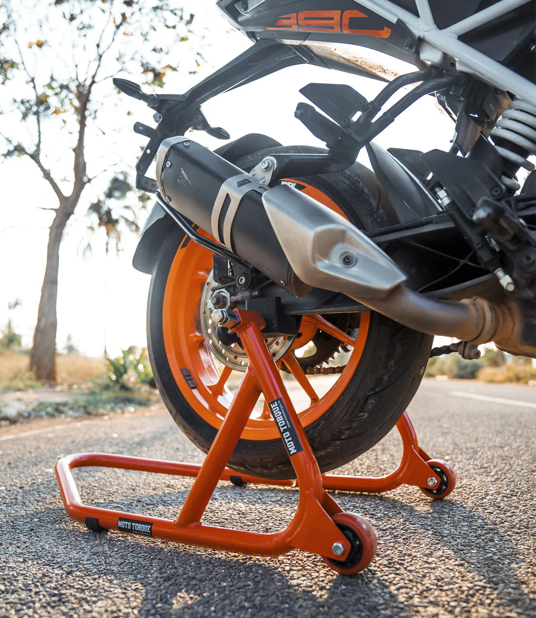 MOTO TORQUE UNIVERSAL PADDOCK STAND RED